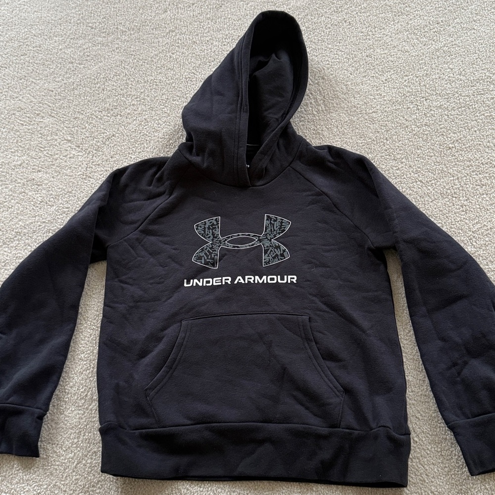 Fabric 67% Cotton 20%Polyester 13% Recycled. Machine wash. Closure type pull on.